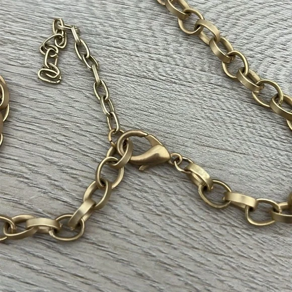 Gold Tone Necklace - Picture 5 of 5